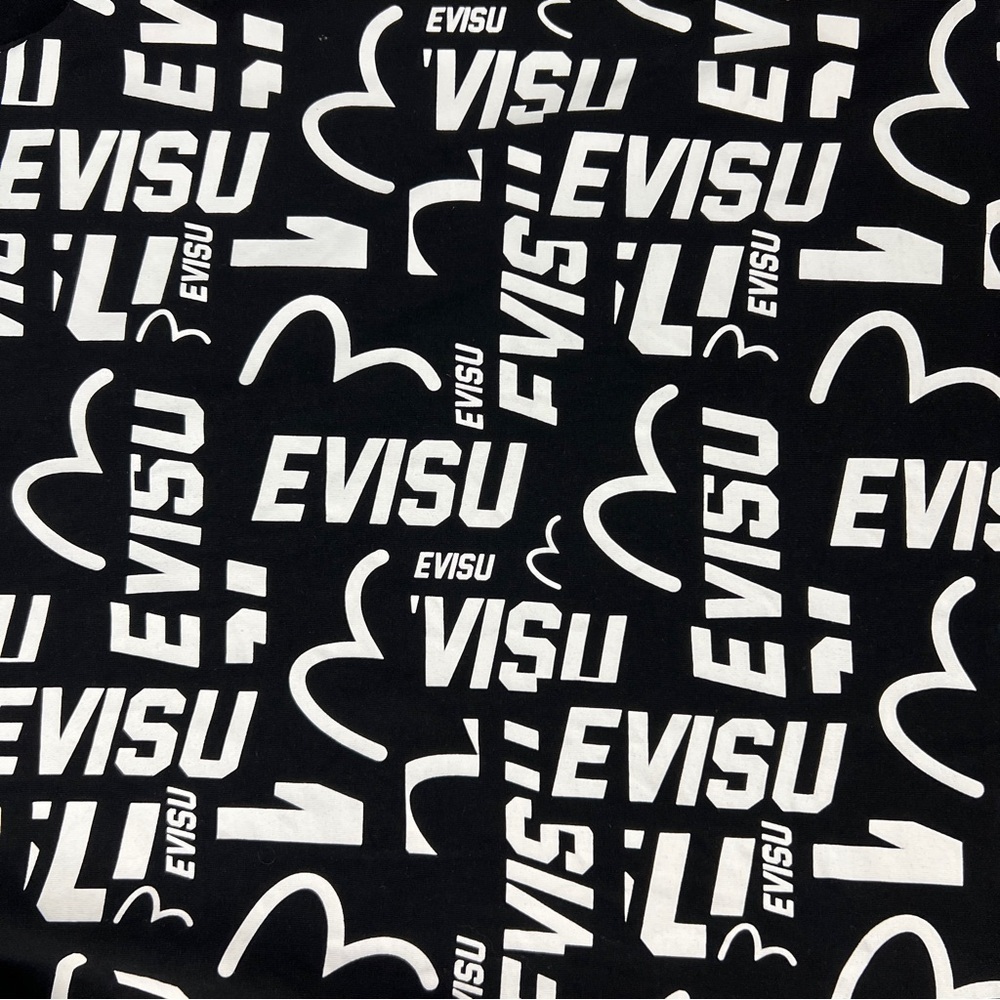 Rare EVISU Allover Logo Tee Shirt - Picture 3 of 6